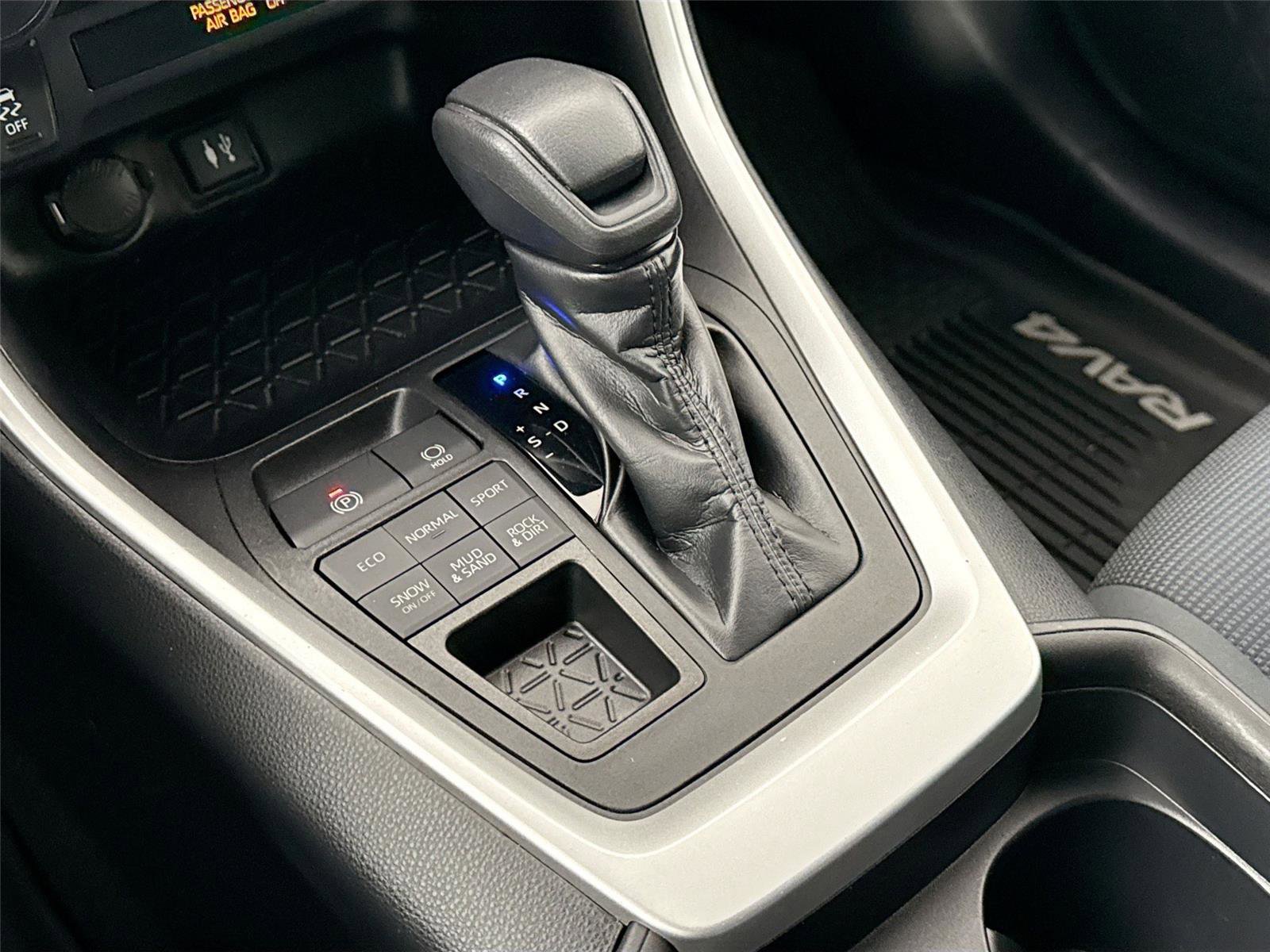 Used 2019 Toyota RAV4 LE image 23