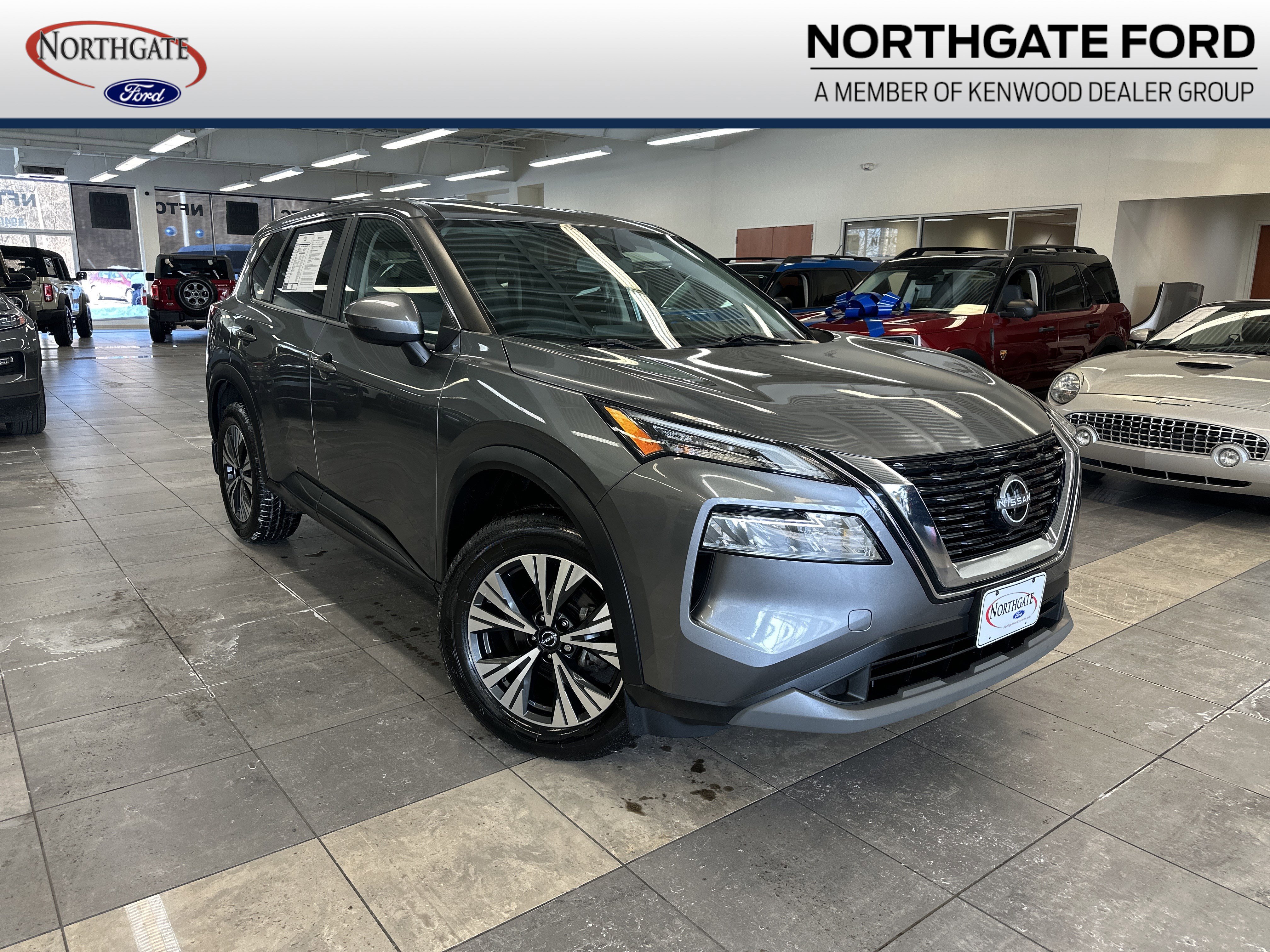 Used 2023 Nissan Rogue SV image 1