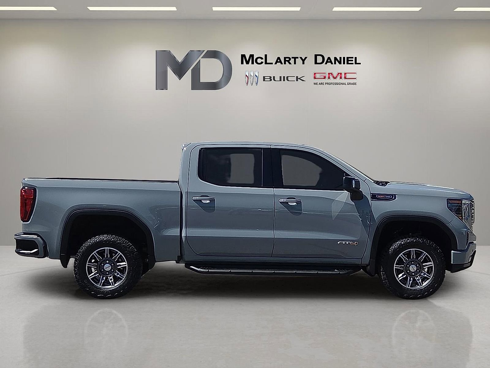 Used 2024 GMC Sierra 1500 AT4 w/ Technology Package AWD/4WD image 6