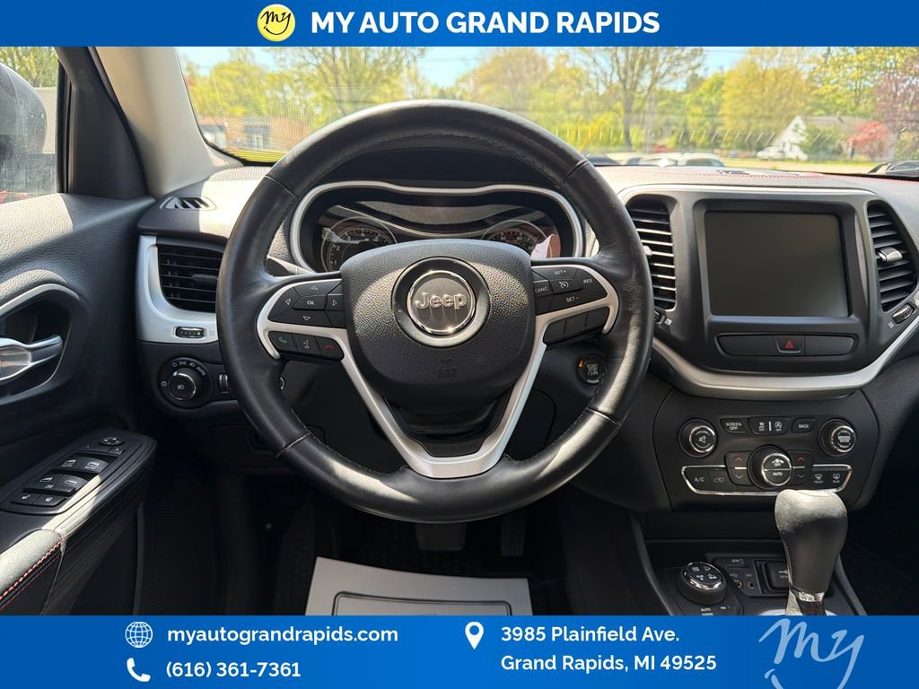 Used 2015 Jeep Cherokee Trailhawk w/ Comfort/Convenience Group AWD/4WD image 13