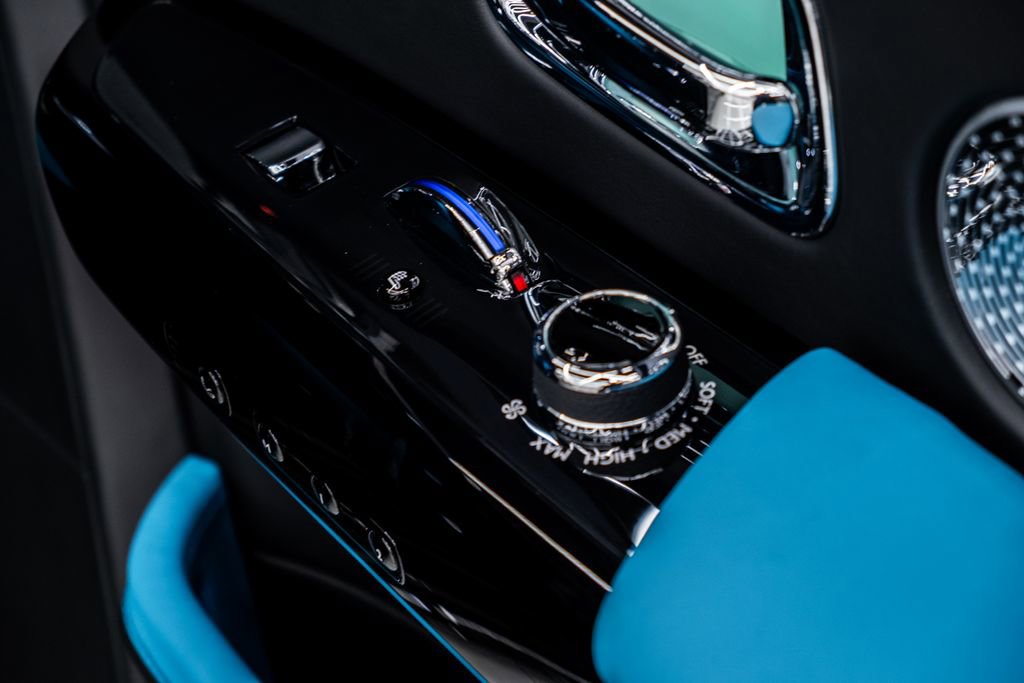 Used 2023 Rolls-Royce Phantom Sedan image 28