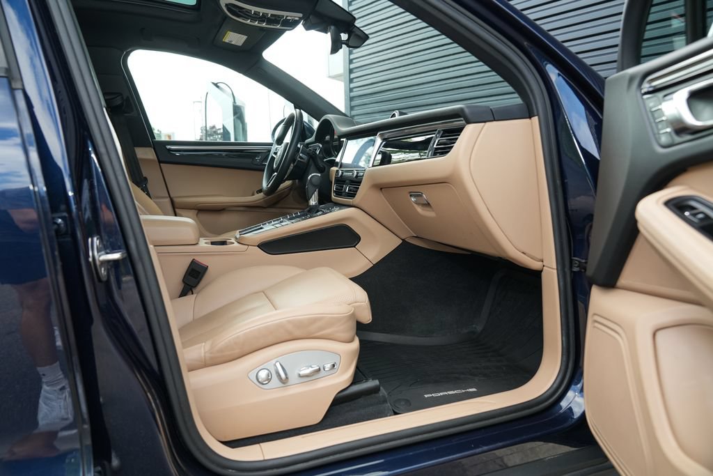 Certified 2021 Porsche Macan AWD/4WD image 35