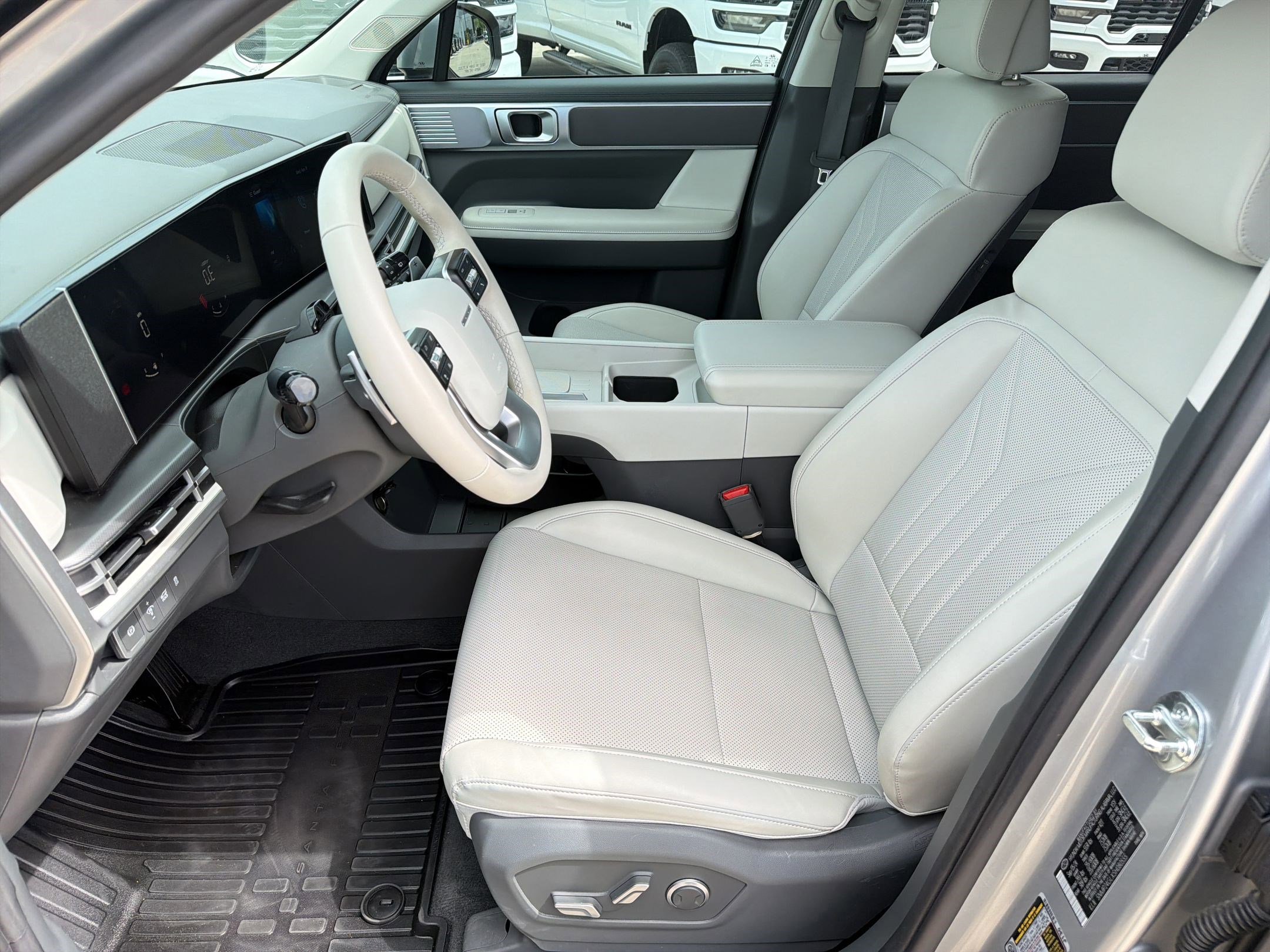 Certified 2025 Hyundai Santa Fe SEL image 5