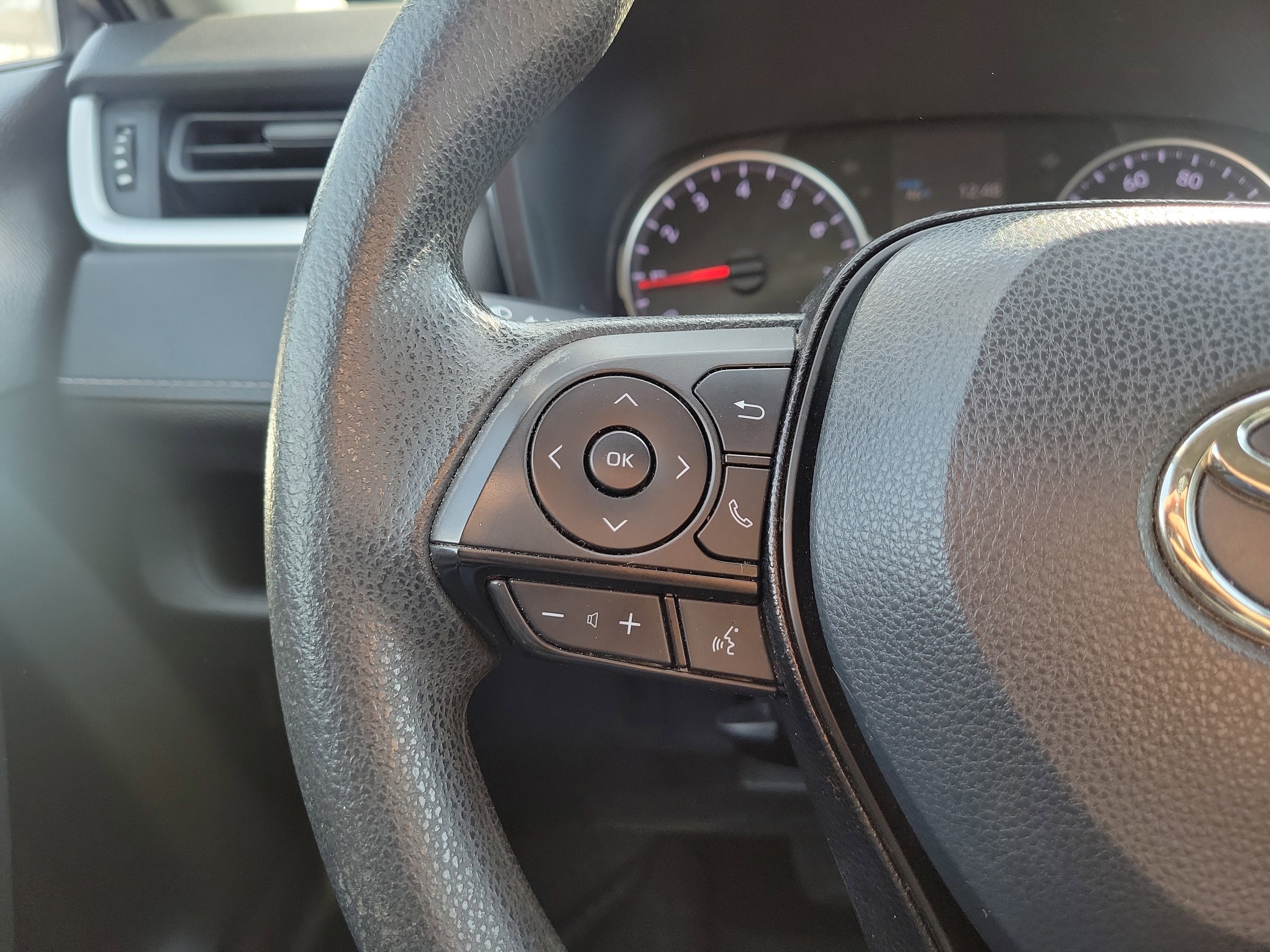 Used 2021 Toyota RAV4 LE image 22