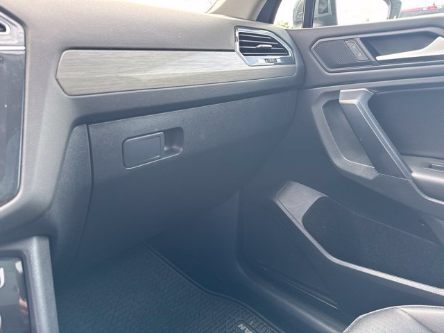 Used 2021 Volkswagen Tiguan SEL AWD/4WD image 46