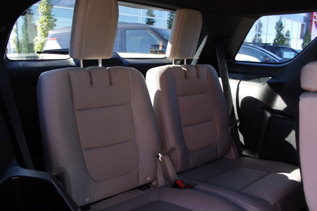 Used 2018 Ford Explorer XLT image 23