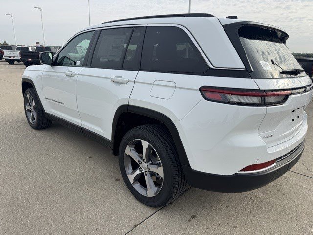 New 2025 Jeep Grand Cherokee Limited w/ Trailer Tow Package image 5