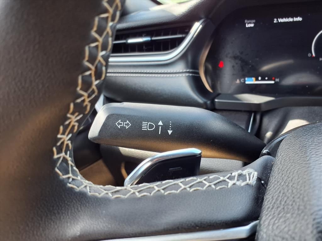 Used 2023 Jeep Grand Cherokee Altitude AWD/4WD image 18