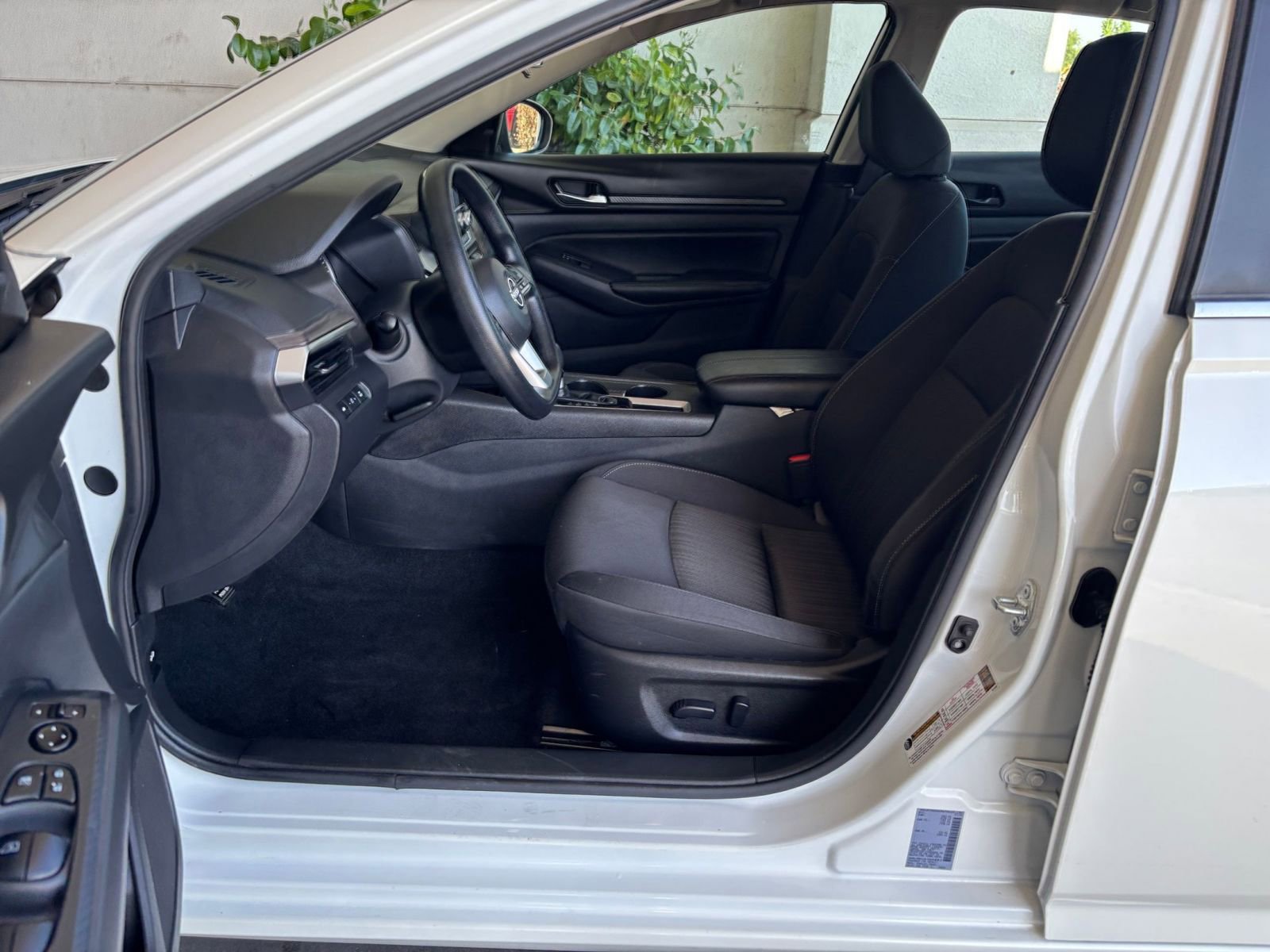 Used 2025 Nissan Altima 2.5 SV FWD image 28