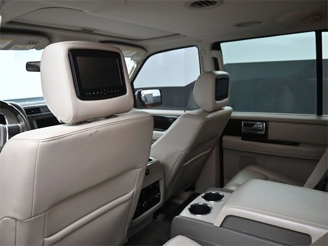 Used 2017 Lincoln Navigator Select image 17