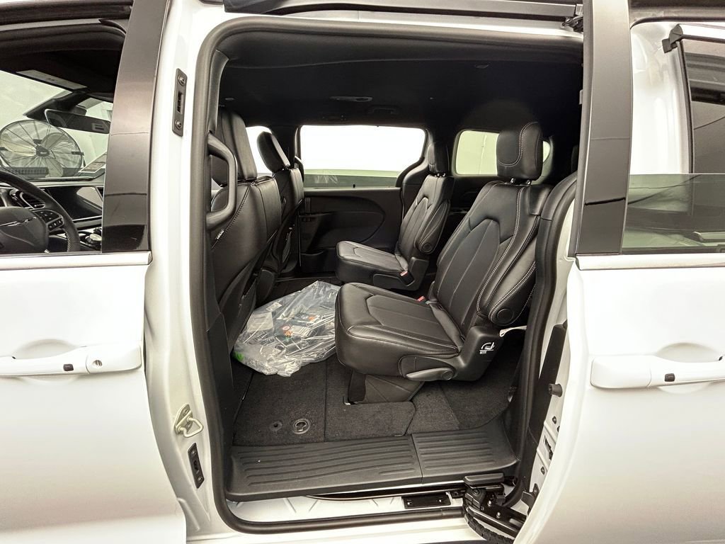 New 2026 Chrysler Voyager LX image 24