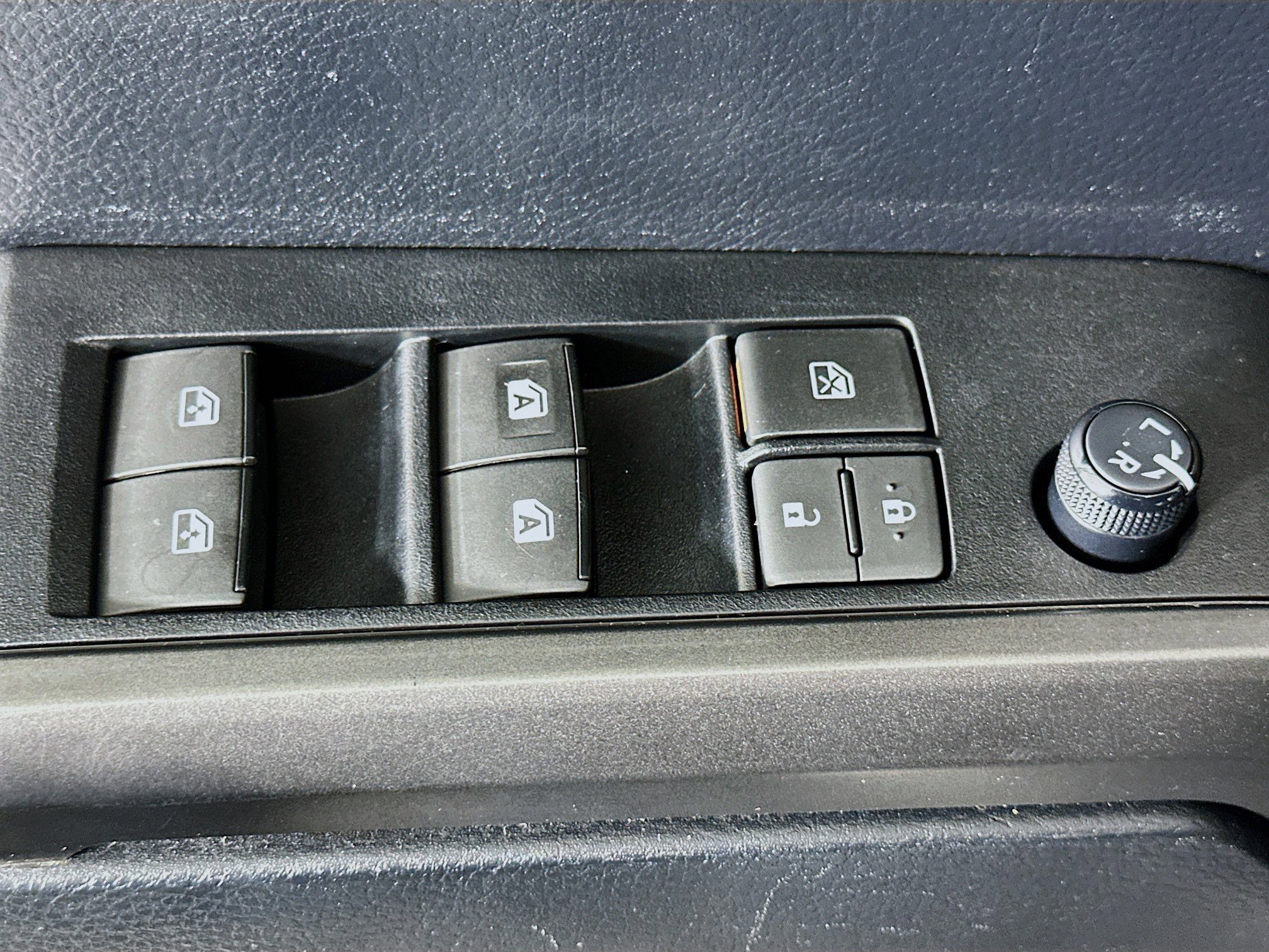 Used 2019 Toyota Tacoma TRD Off-Road w/ Four Season Floor Mat Package image 15