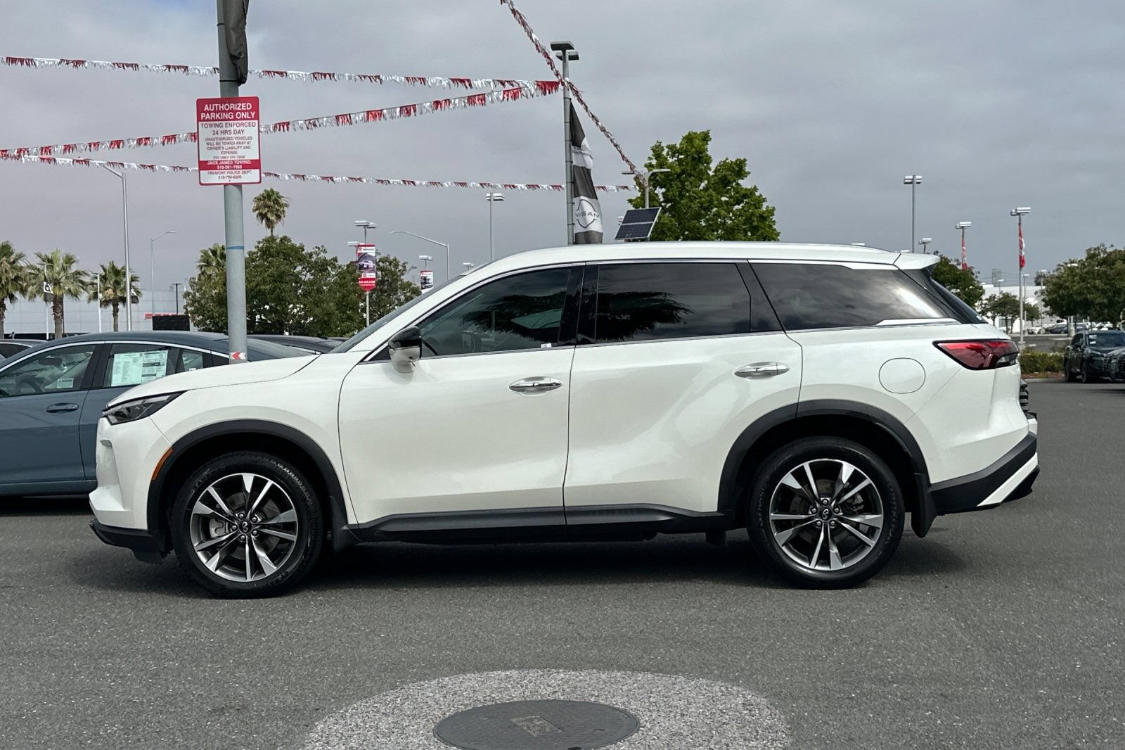Used 2023 INFINITI QX60 Luxe w/ Cargo Package FWD image 7