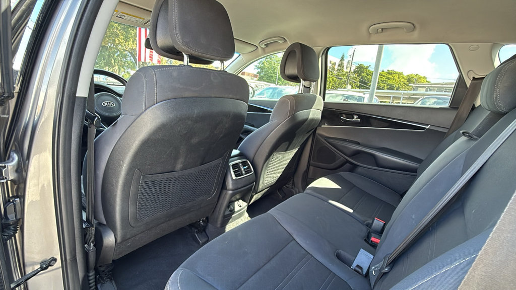 Used 2016 Kia Sorento LX w/ LX Convenience Package AWD/4WD image 26