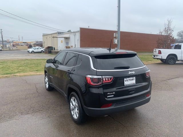 Used 2025 Jeep Compass Sport image 5