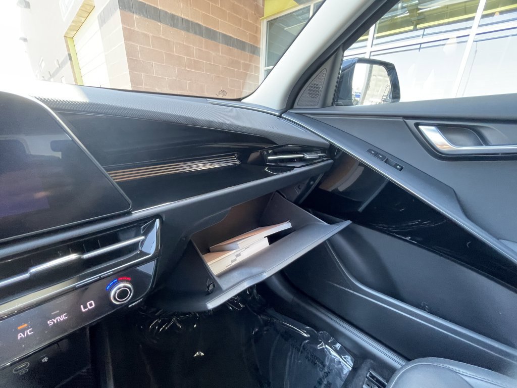 Used 2023 Kia Niro EX Touring image 47