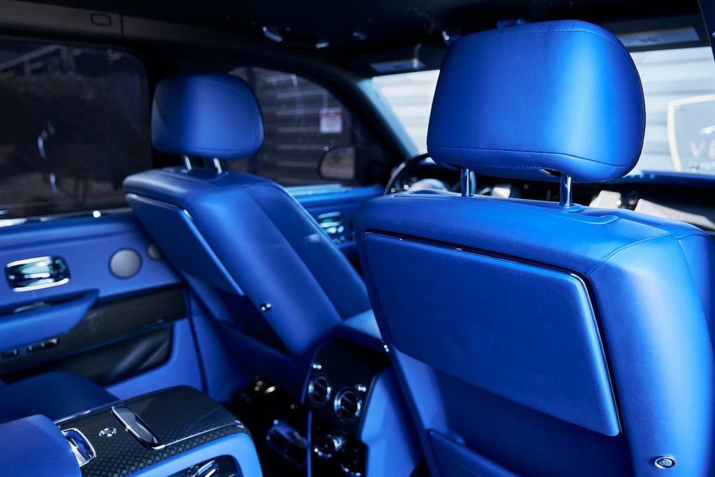 Used 2021 Rolls-Royce Cullinan Black Badge image 46