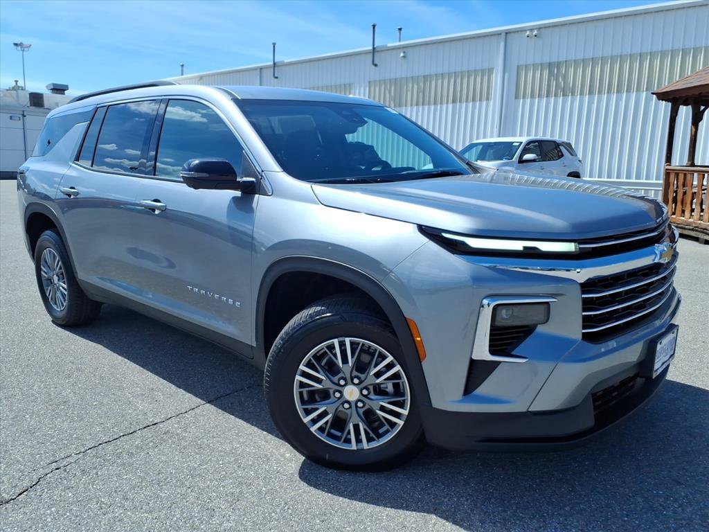 New 2026 Chevrolet Traverse LT w/ Driver Confidence Package AWD/4WD image 2