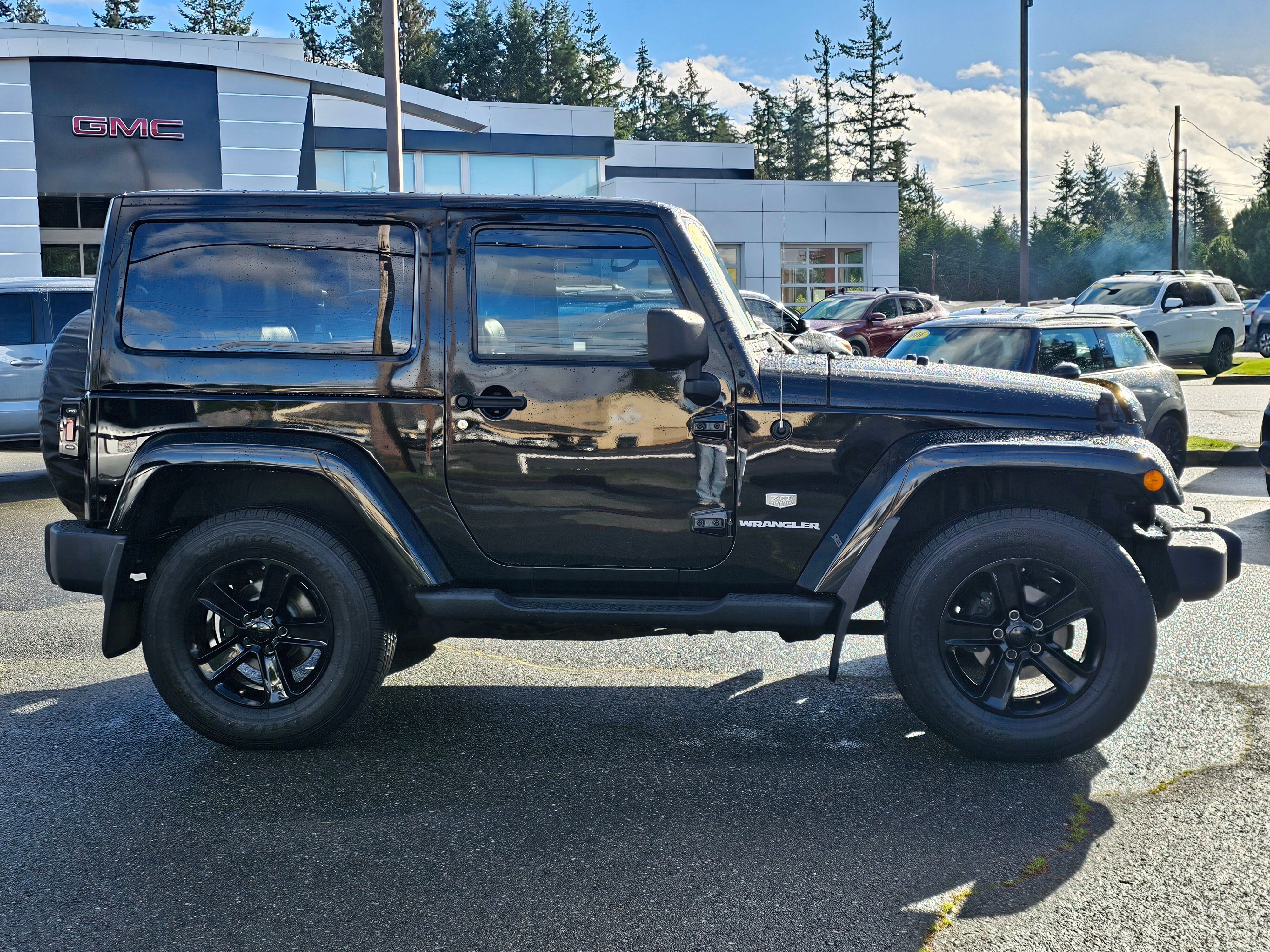 Used 2011 Jeep Wrangler Sahara w/ Dual Top Group AWD/4WD image 8