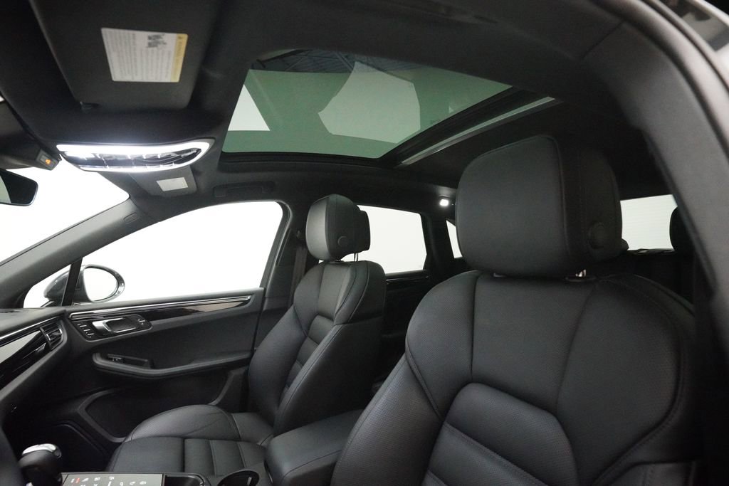 Certified 2026 Porsche Macan image 15