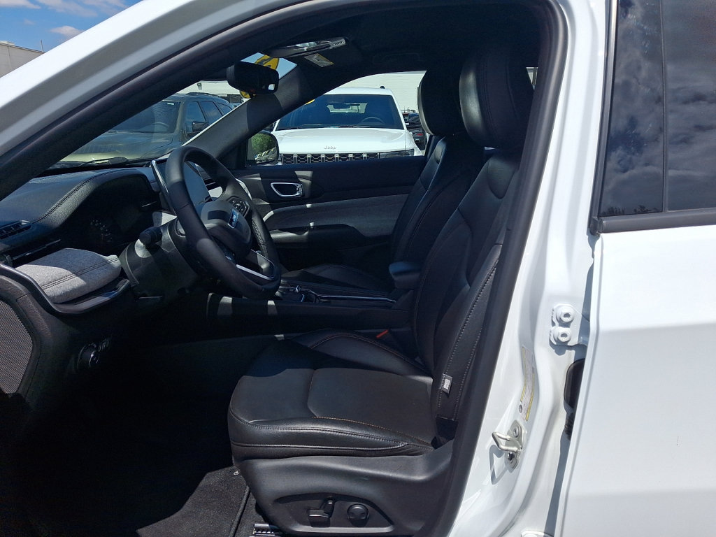 Used 2024 Jeep Compass Latitude AWD/4WD image 27