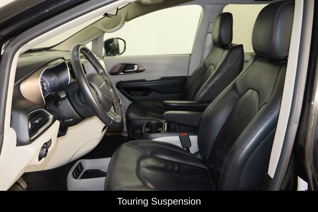 Used 2017 Chrysler Pacifica Touring-L w/ Tire & Wheel Group image 14