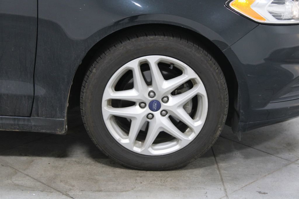 Used 2014 Ford Fusion SE FWD image 12
