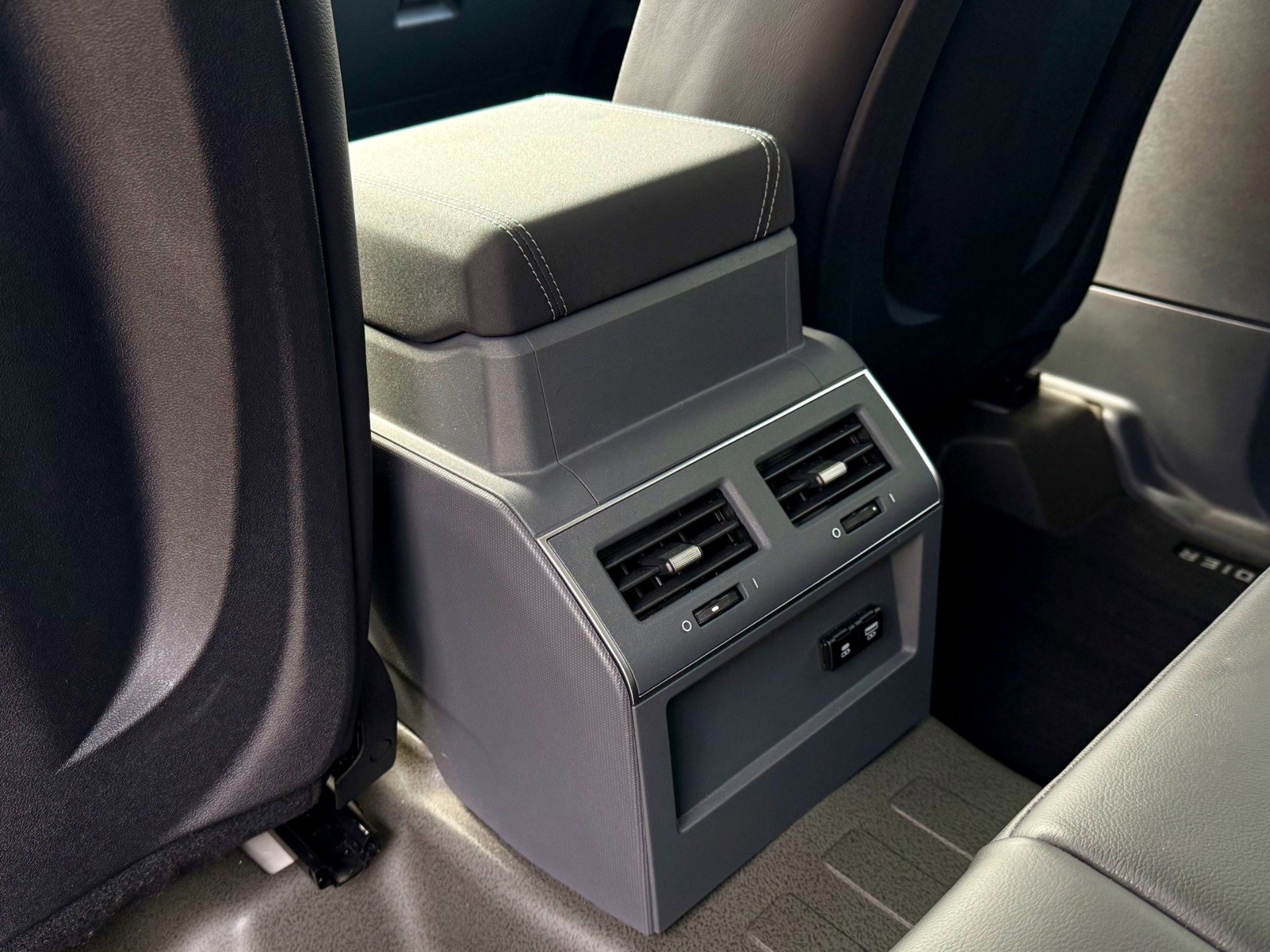 Used 2025 INEOS Grenadier image 12