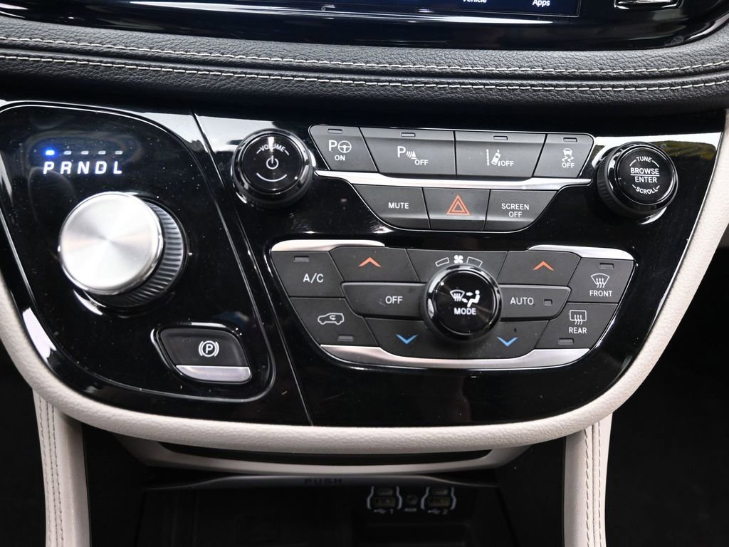 Used 2021 Chrysler Pacifica Limited w/ Premium & Safety Sphere Group image 17