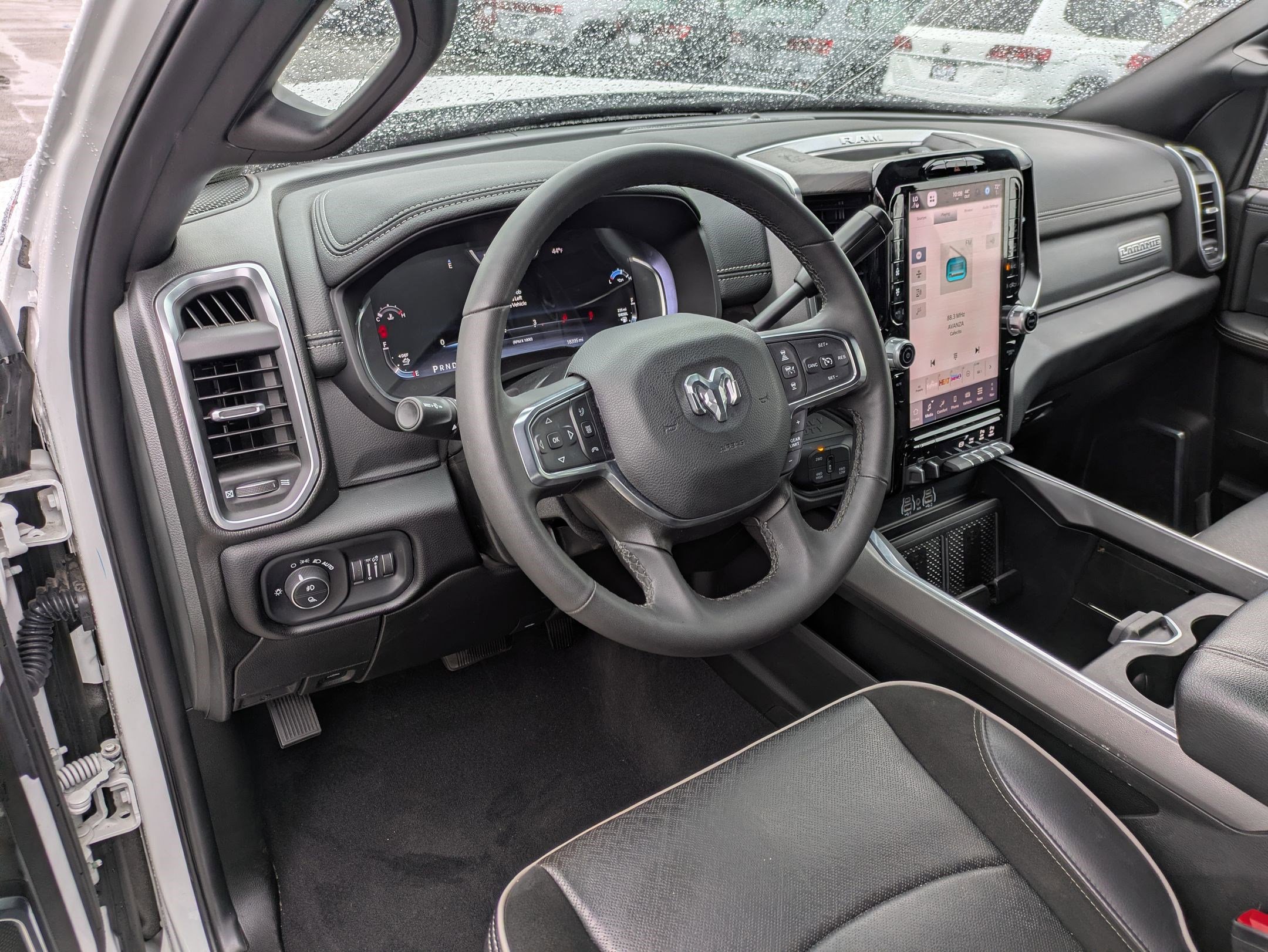 Used 2025 RAM 2500 Laramie AWD/4WD image 17