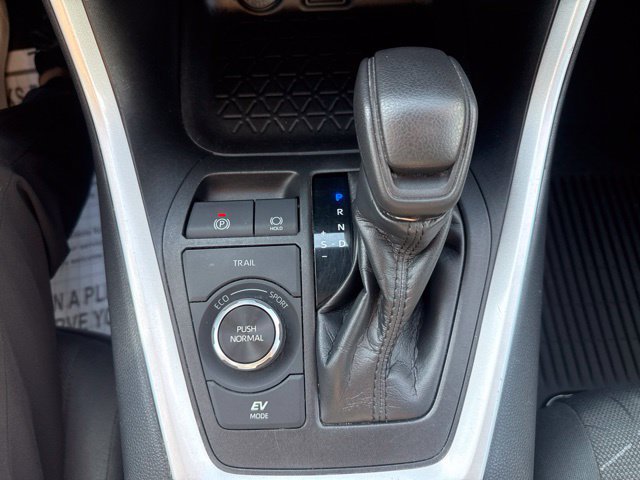 Used 2021 Toyota RAV4 XLE AWD/4WD image 18
