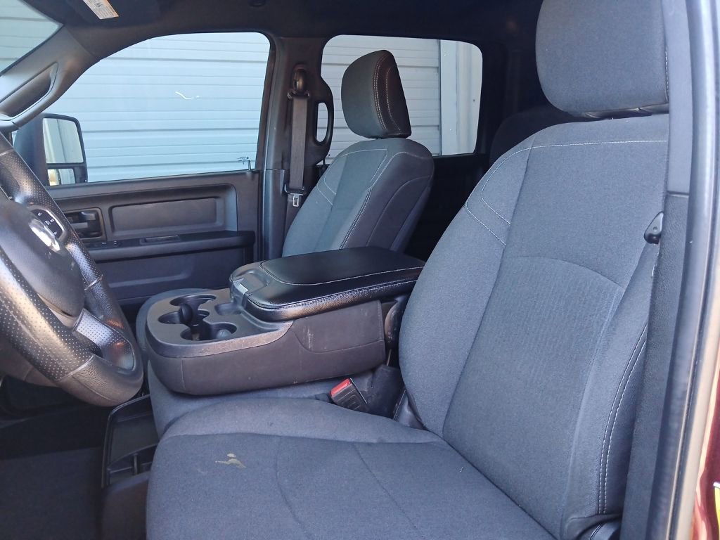 Used 2024 RAM 2500 Tradesman w/ Chrome Appearance Group image 32