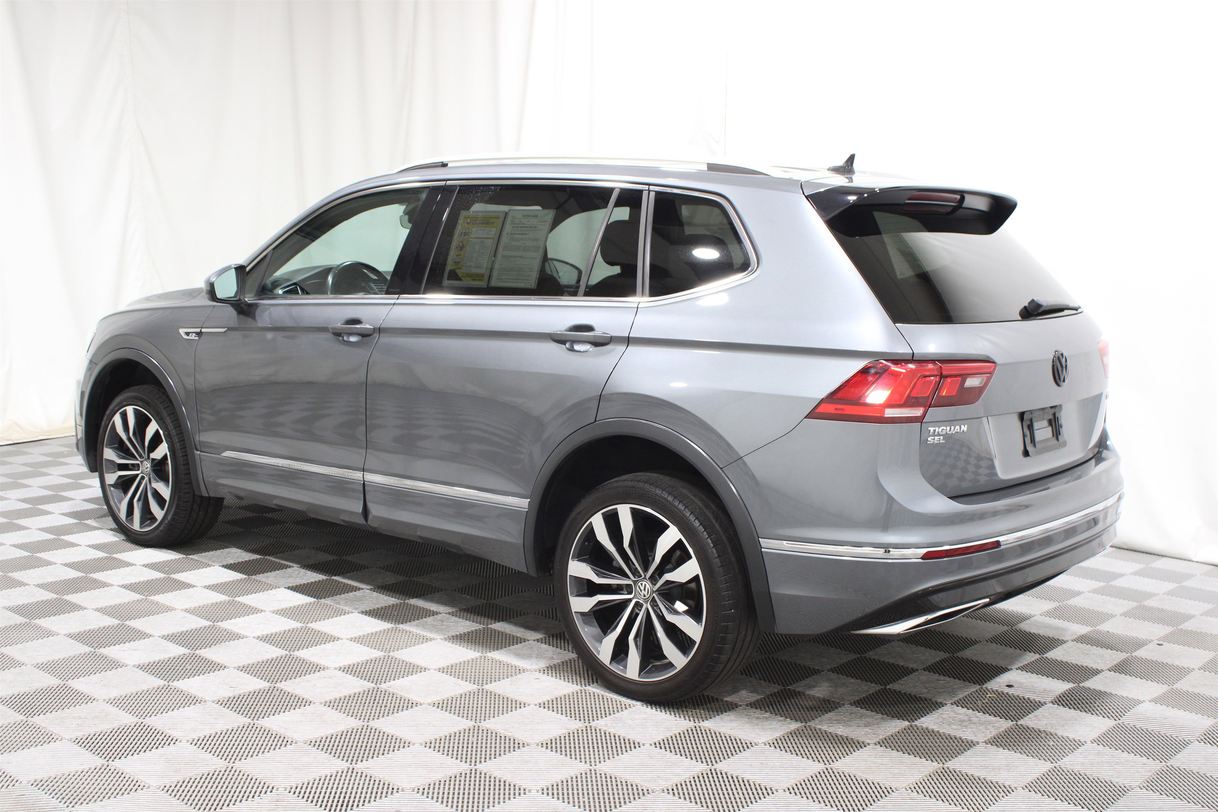 Used 2021 Volkswagen Tiguan SEL Premium R-Line AWD/4WD image 34