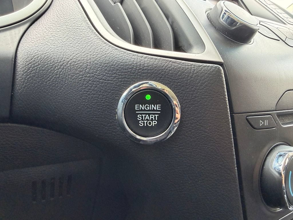 Used 2015 Ford Edge SEL FWD image 22