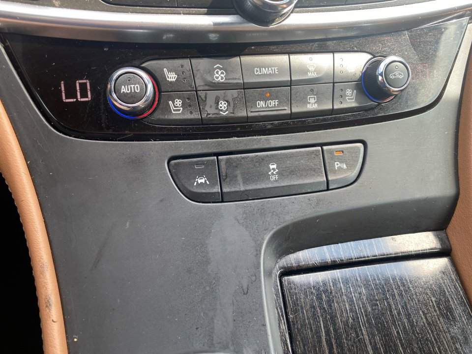 Used 2017 Buick LaCrosse Premium image 21