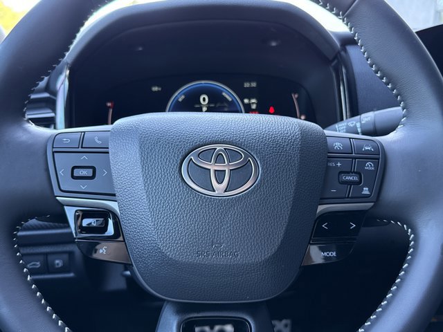Used 2025 Toyota Camry SE FWD image 18