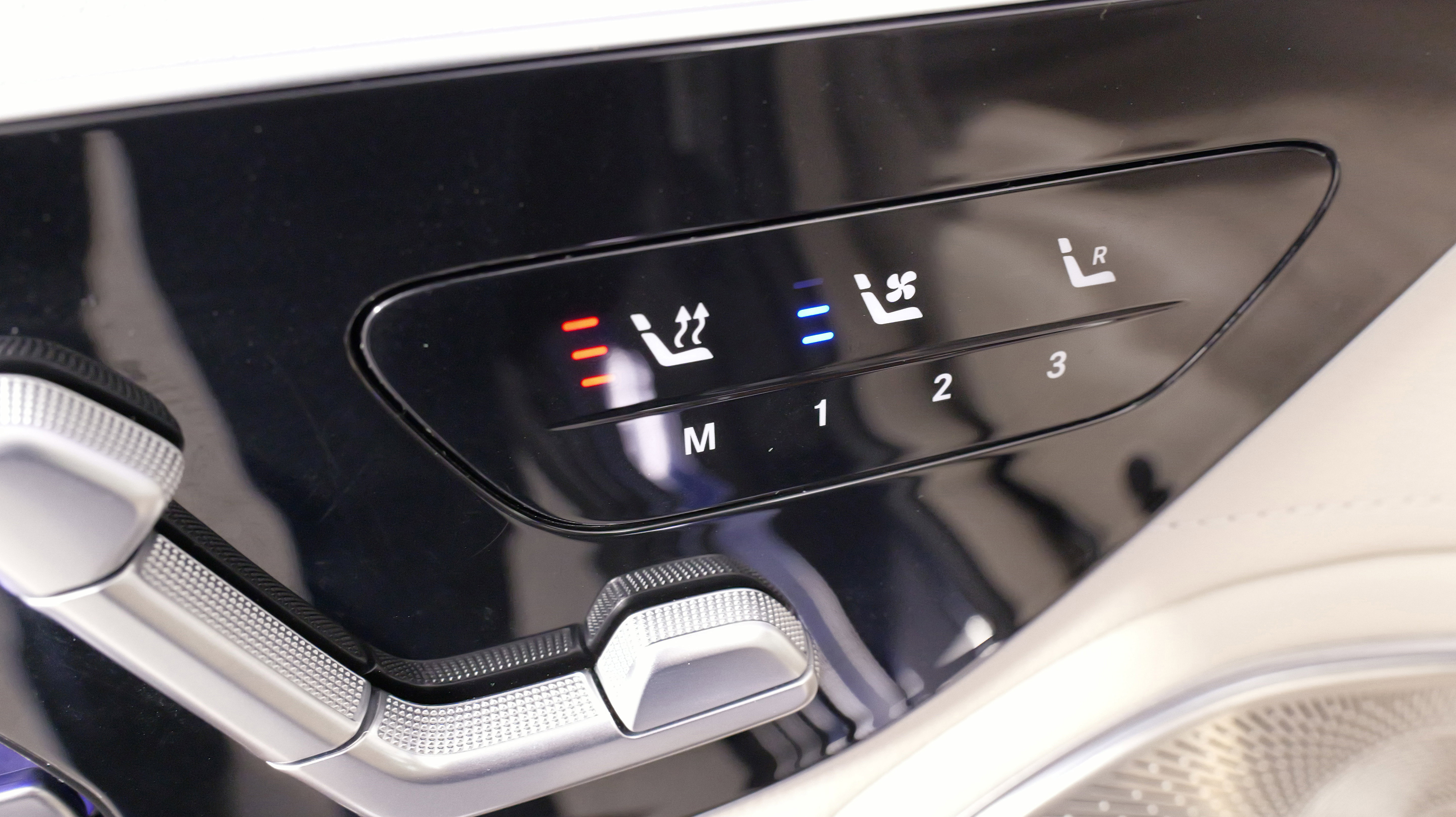 Used 2023 Mercedes-Benz EQS 580 4MATIC Sedan image 31