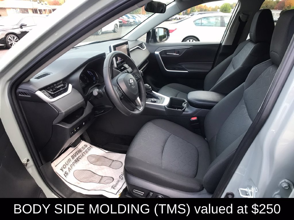 Used 2023 Toyota RAV4 XLE w/ XLE Grade Weather Package AWD/4WD image 5