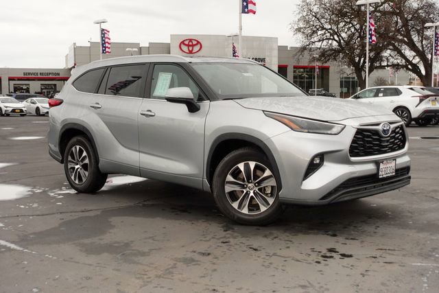 Certified 2023 Toyota Highlander XLE image 33