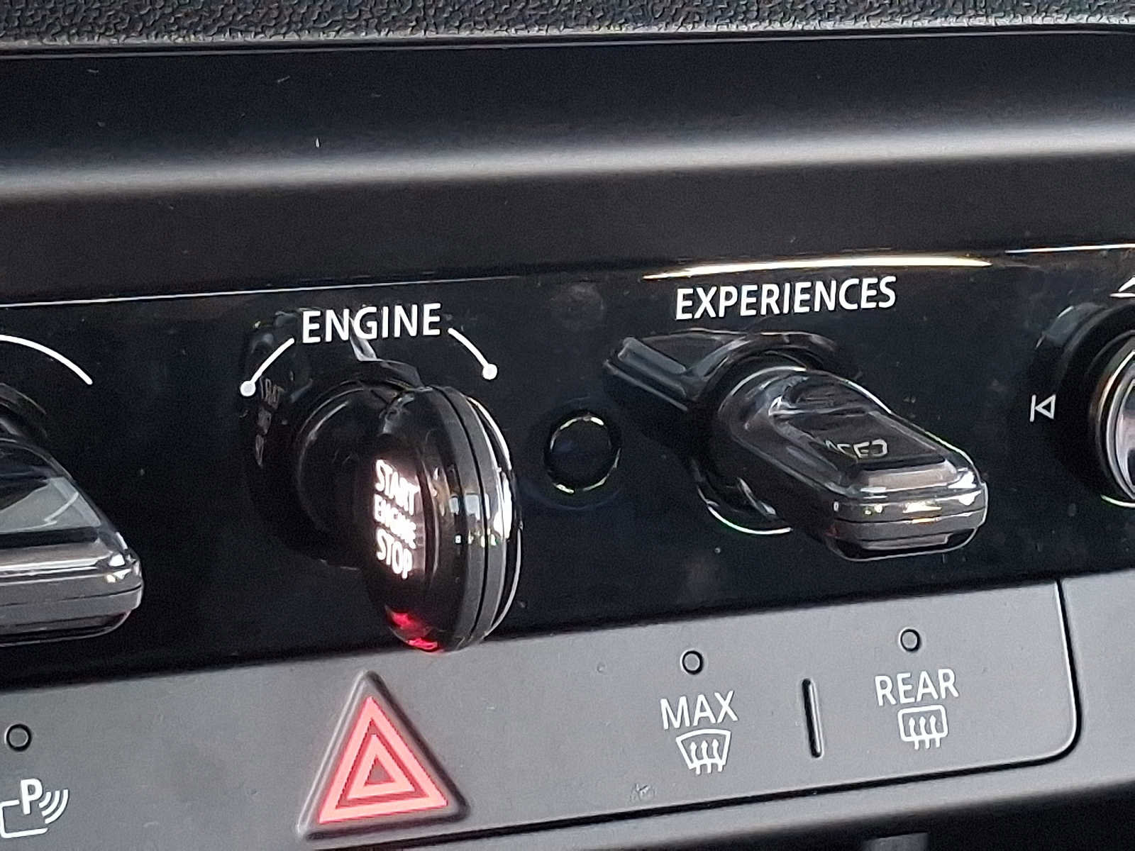 Used 2025 MINI Cooper 4-Door Hardtop image 26