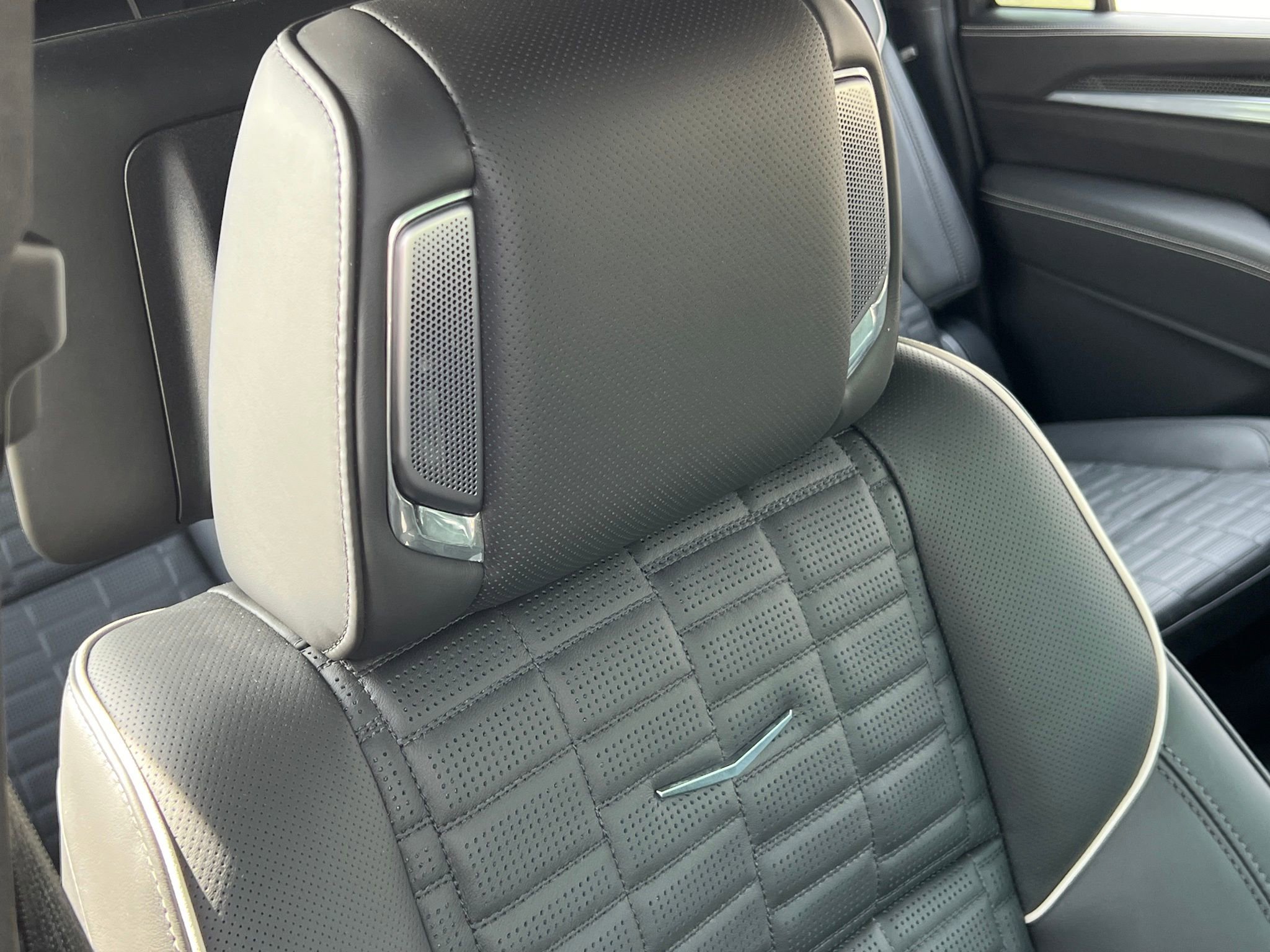 Used 2025 Cadillac Escalade ESV V image 43