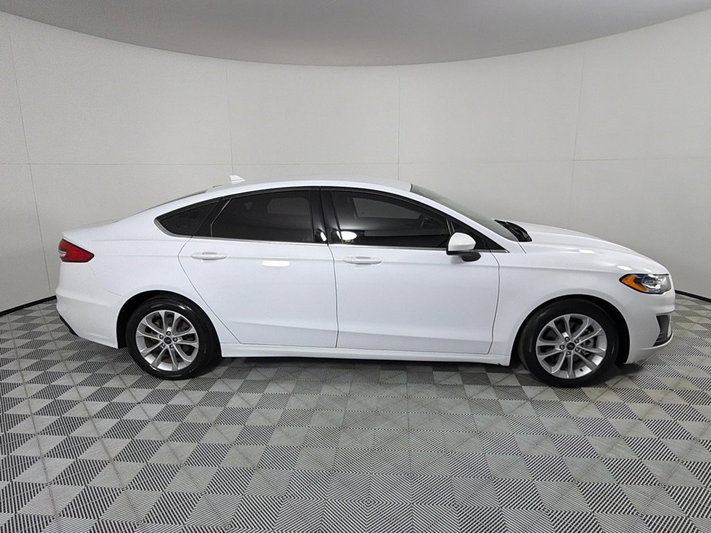 Used 2019 Ford Fusion SE FWD image 4