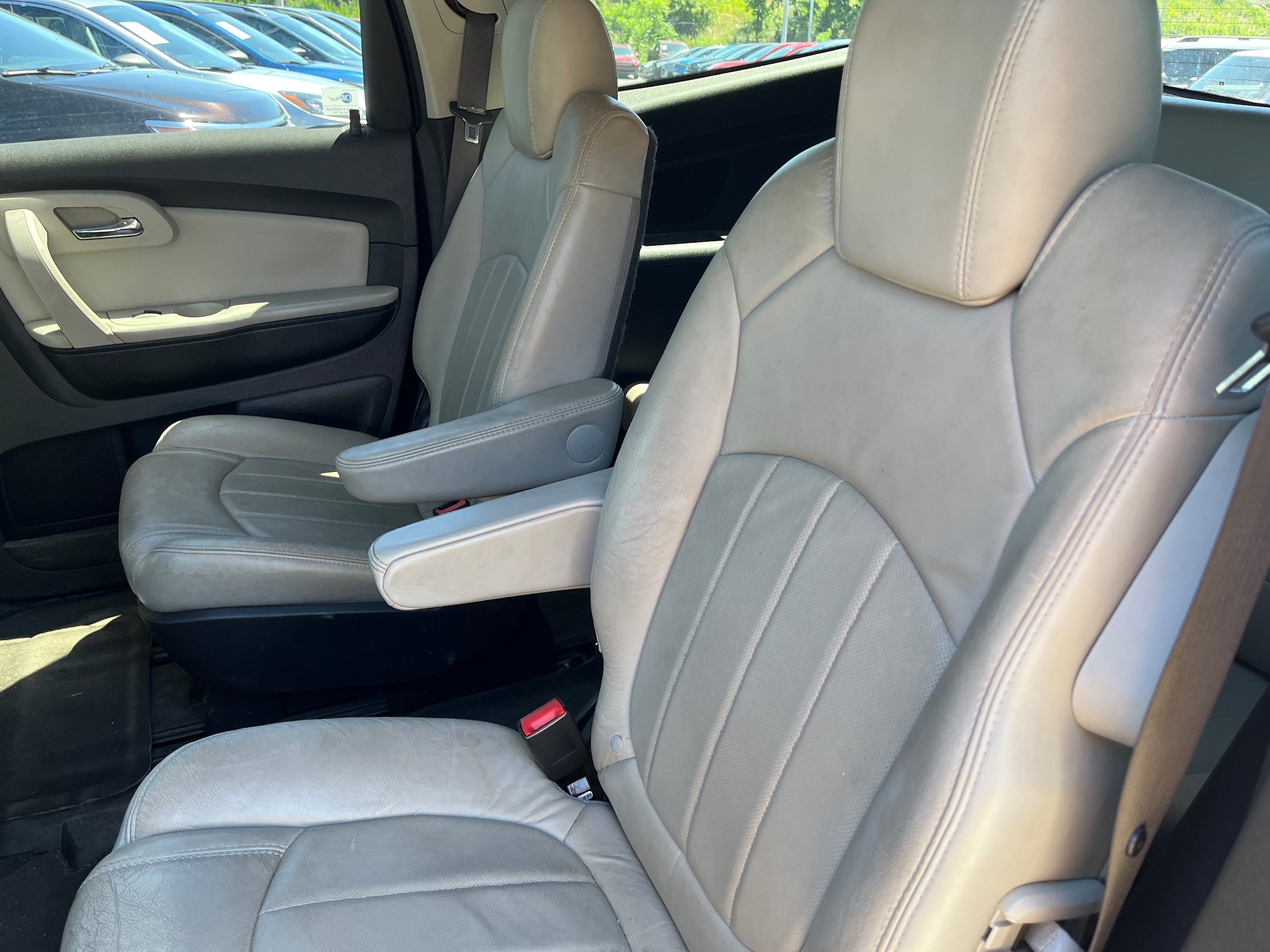 Used 2010 Chevrolet Traverse LTZ AWD/4WD image 13