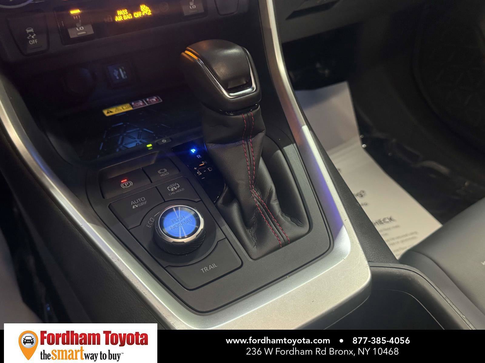 Used 2025 Toyota RAV4 XSE w/ Weather Package AWD/4WD image 31