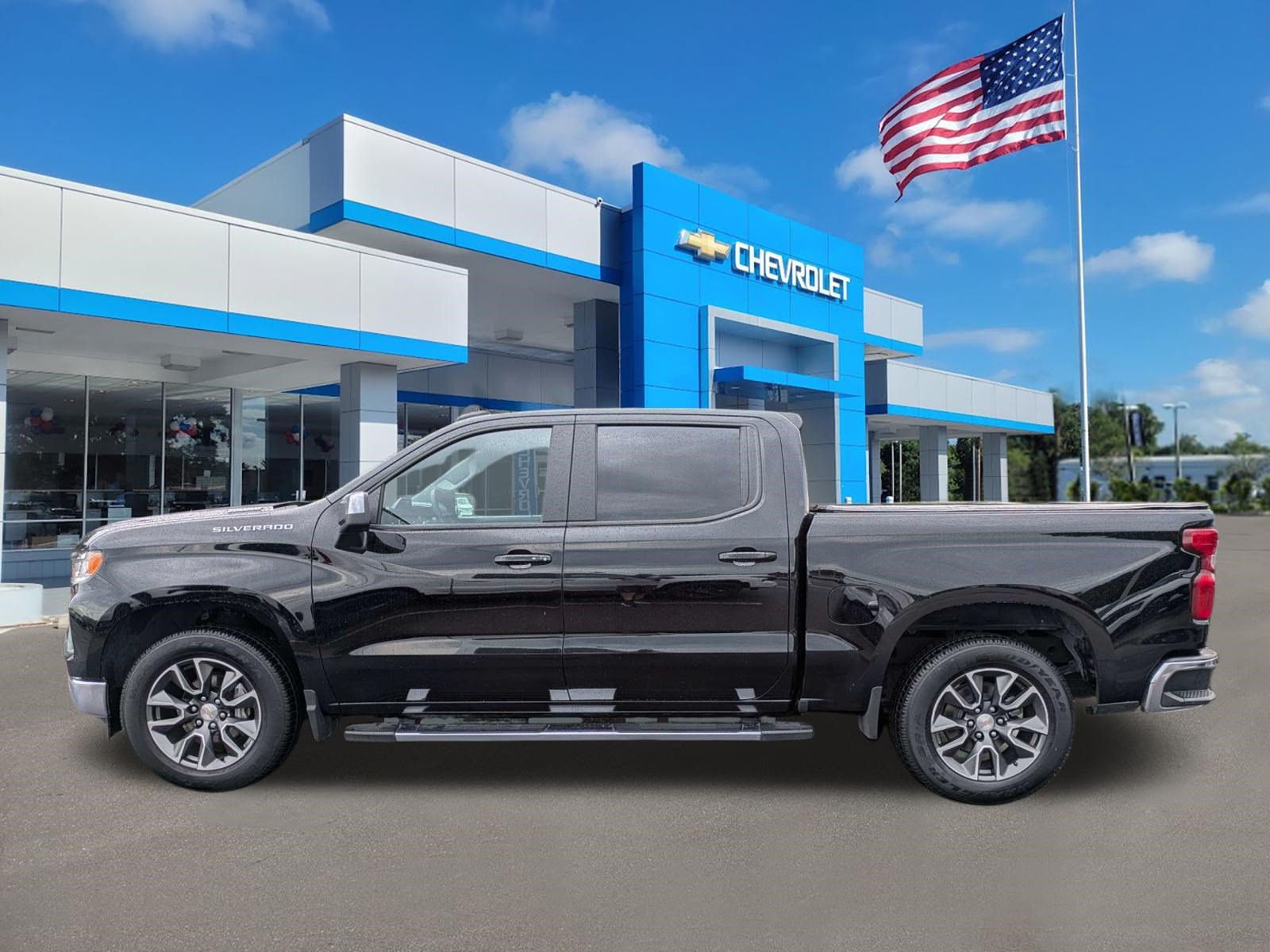 Used 2024 Chevrolet Silverado 1500 LT RWD image 6