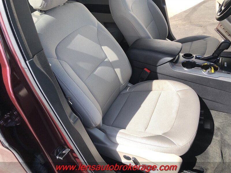 Used 2018 Ford Explorer XLT w/ Equipment Group 201A FWD image 24