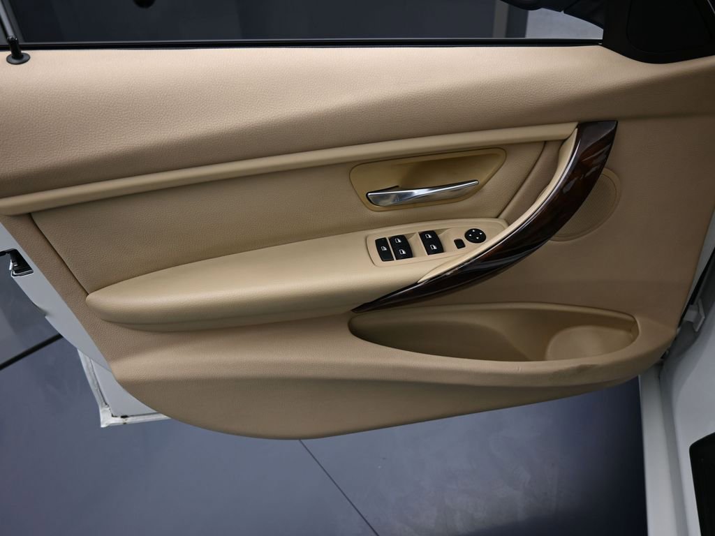 Used 2014 BMW 320i Sedan image 12