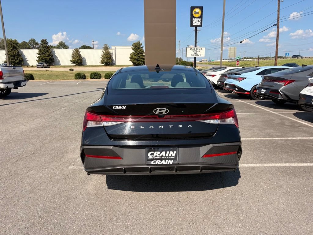 Used 2024 Hyundai Elantra SEL FWD image 6