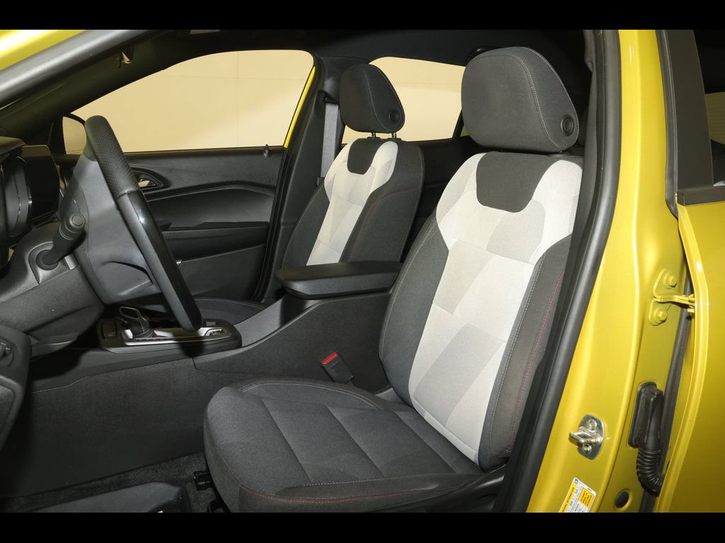 Used 2024 Chevrolet Trax RS FWD image 20