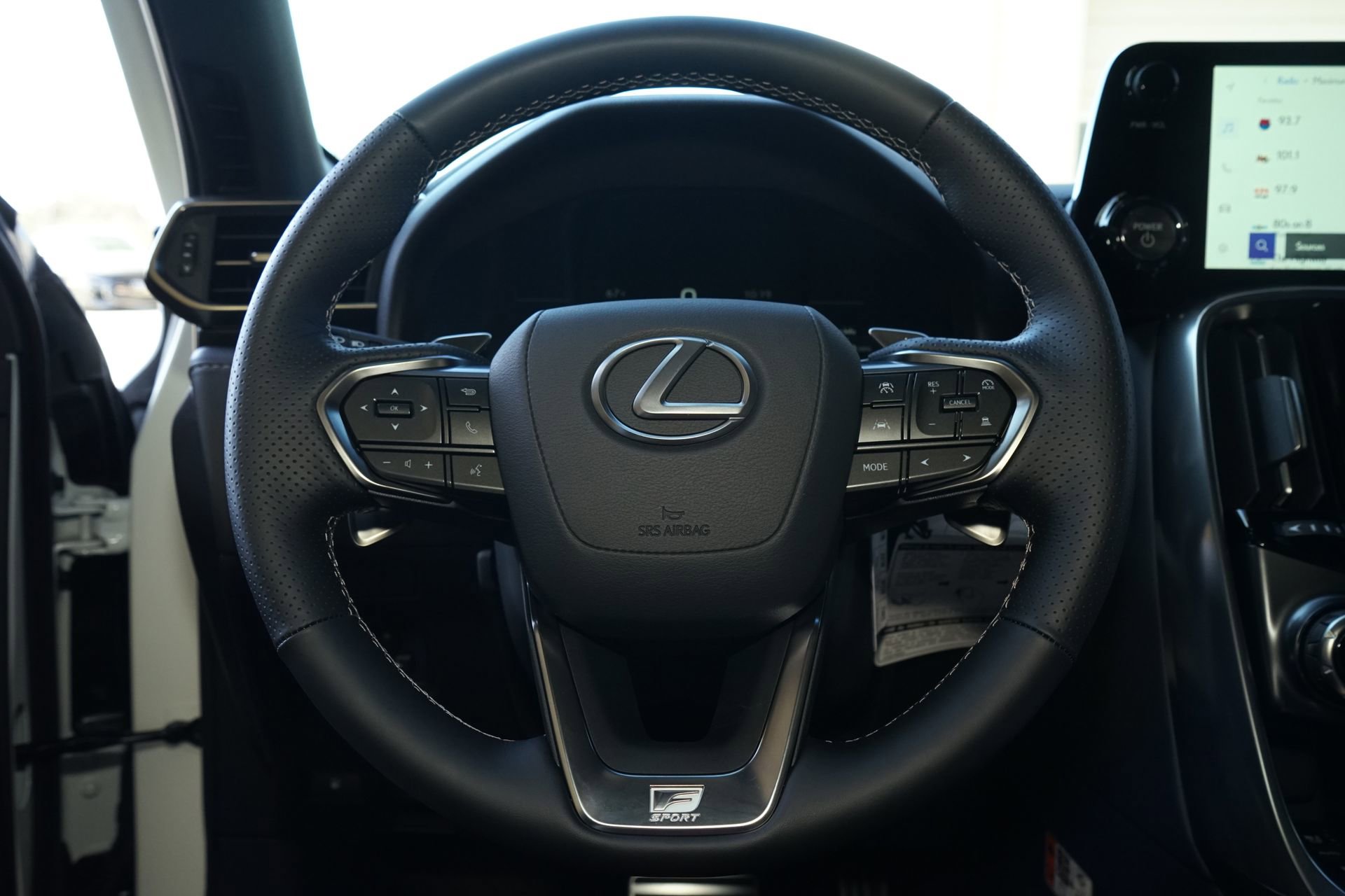 Used 2025 Lexus LX 700h F Sport image 11